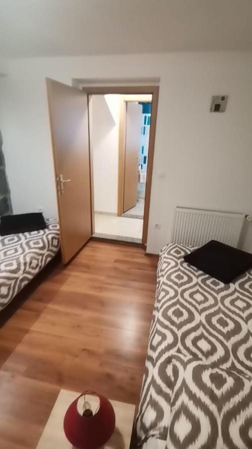 Trilj Apartman Jurika Exterior foto