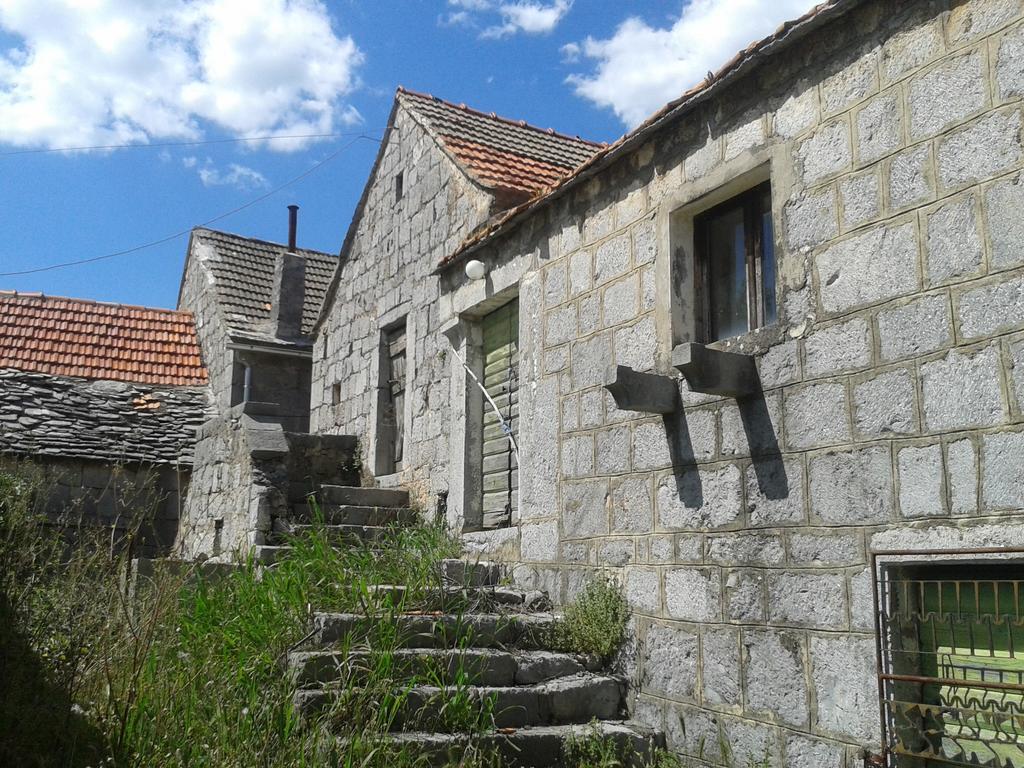 Trilj Apartman Jurika Exterior foto