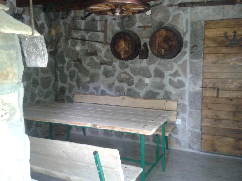 Trilj Apartman Jurika Exterior foto