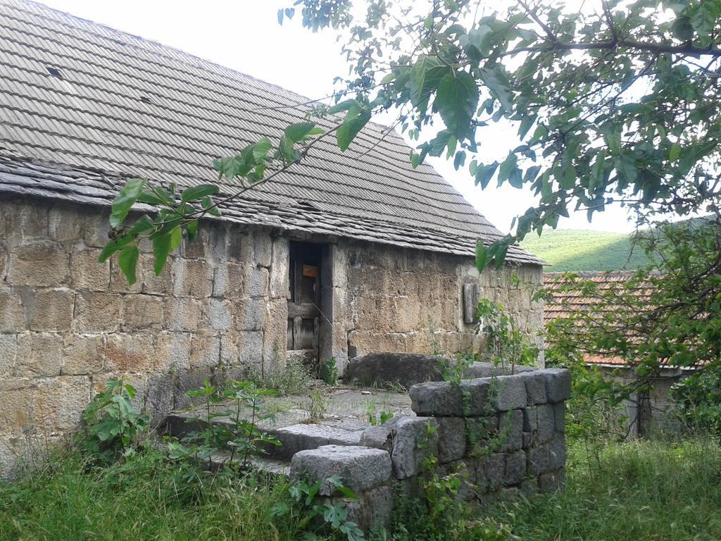 Trilj Apartman Jurika Exterior foto